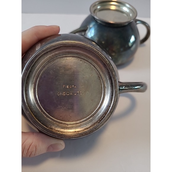 Vintage Oneida Silverplate Creamer & Sugar Bowl Ornate Handles - Patina - Picture 4 of 9